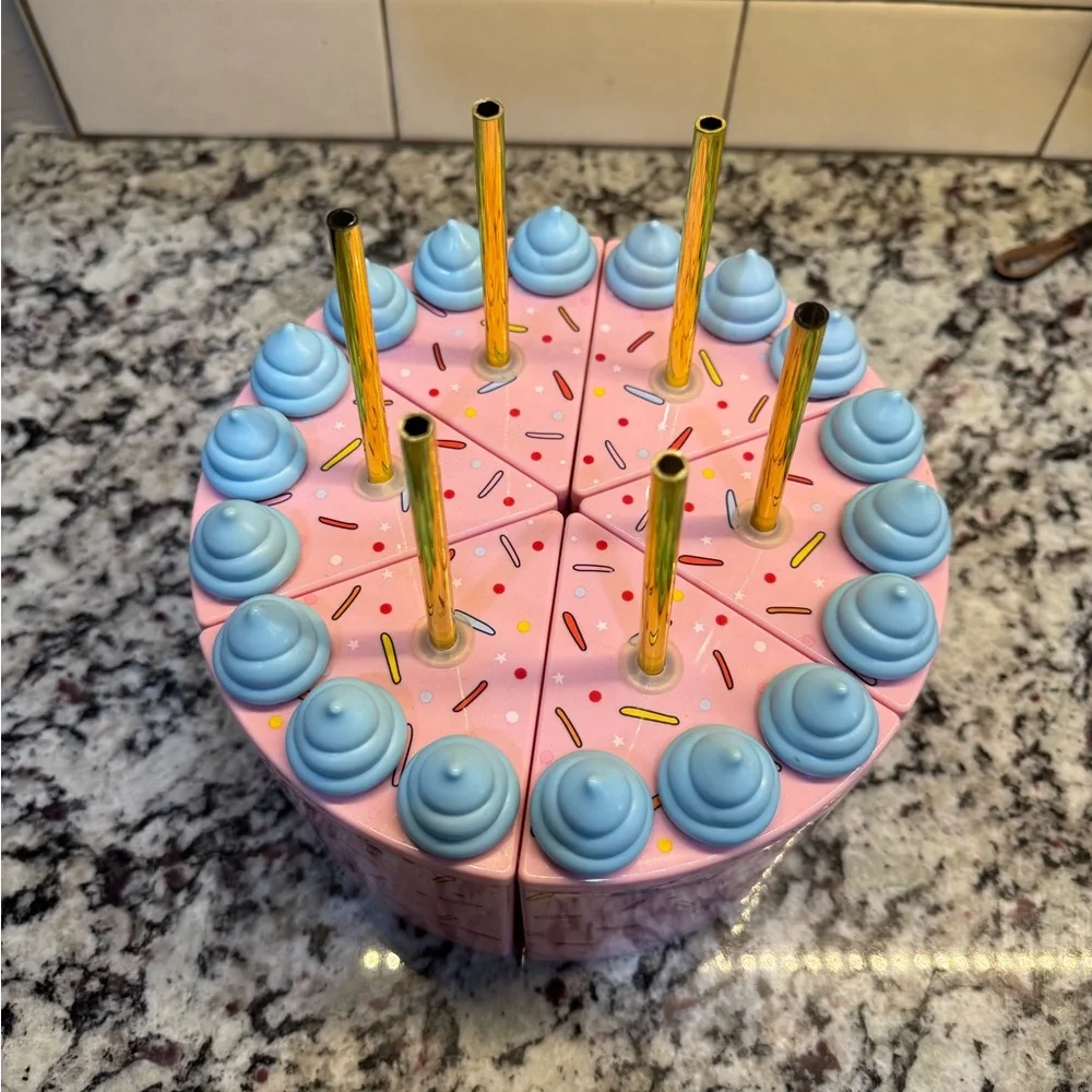 Set of 6 birthday cake cups (plastic) - Picture 2 of 6